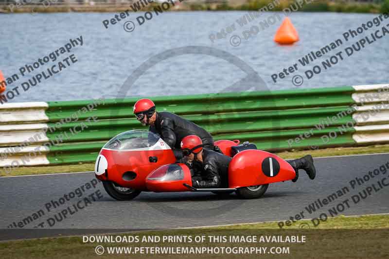 Vintage motorcycle club;eventdigitalimages;mallory park;mallory park trackday photographs;no limits trackdays;peter wileman photography;trackday digital images;trackday photos;vmcc festival 1000 bikes photographs